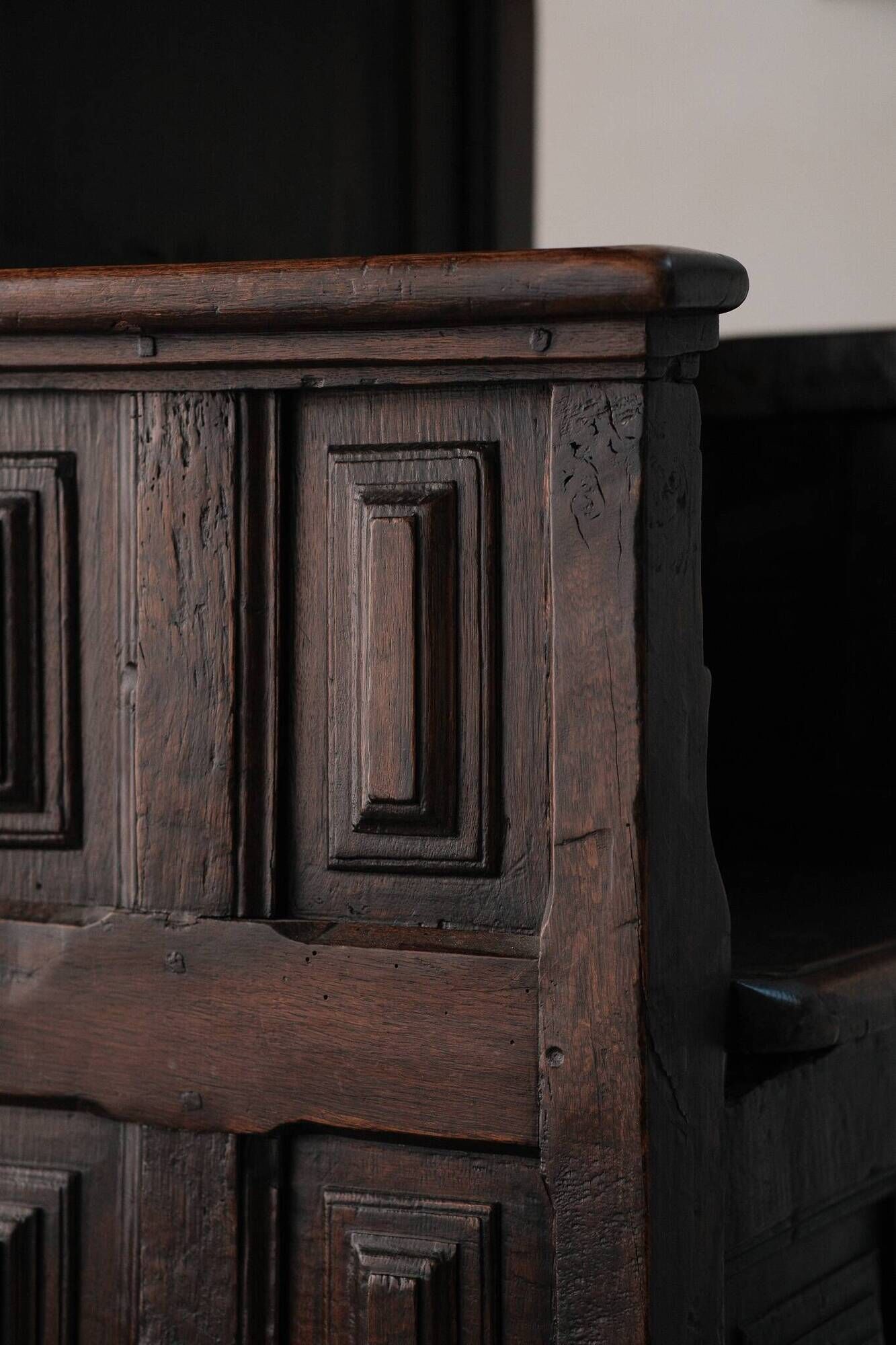 Throne chair in solid oak, renaissance