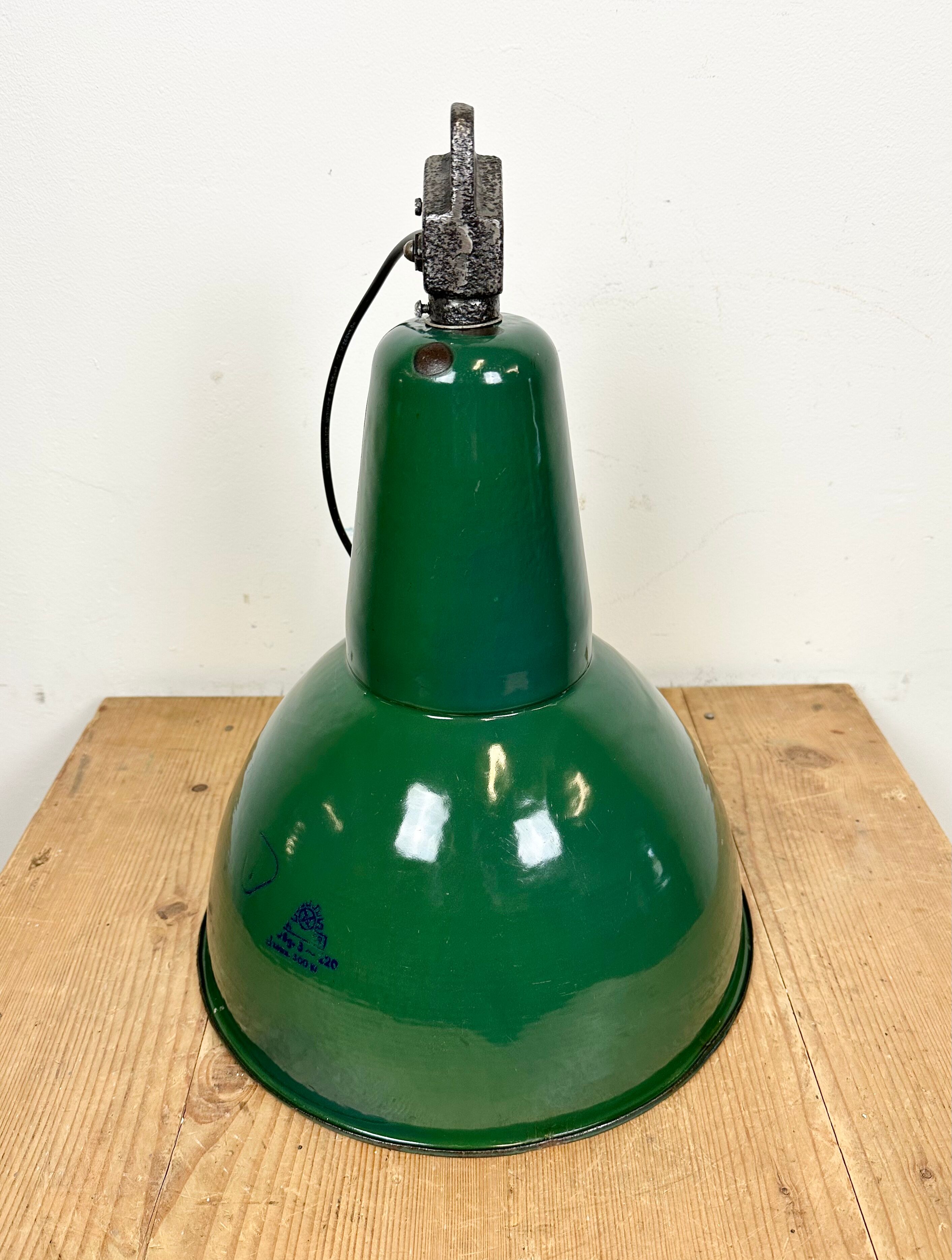 Industrial green enamel factory lamp with cast iron top, 1960s