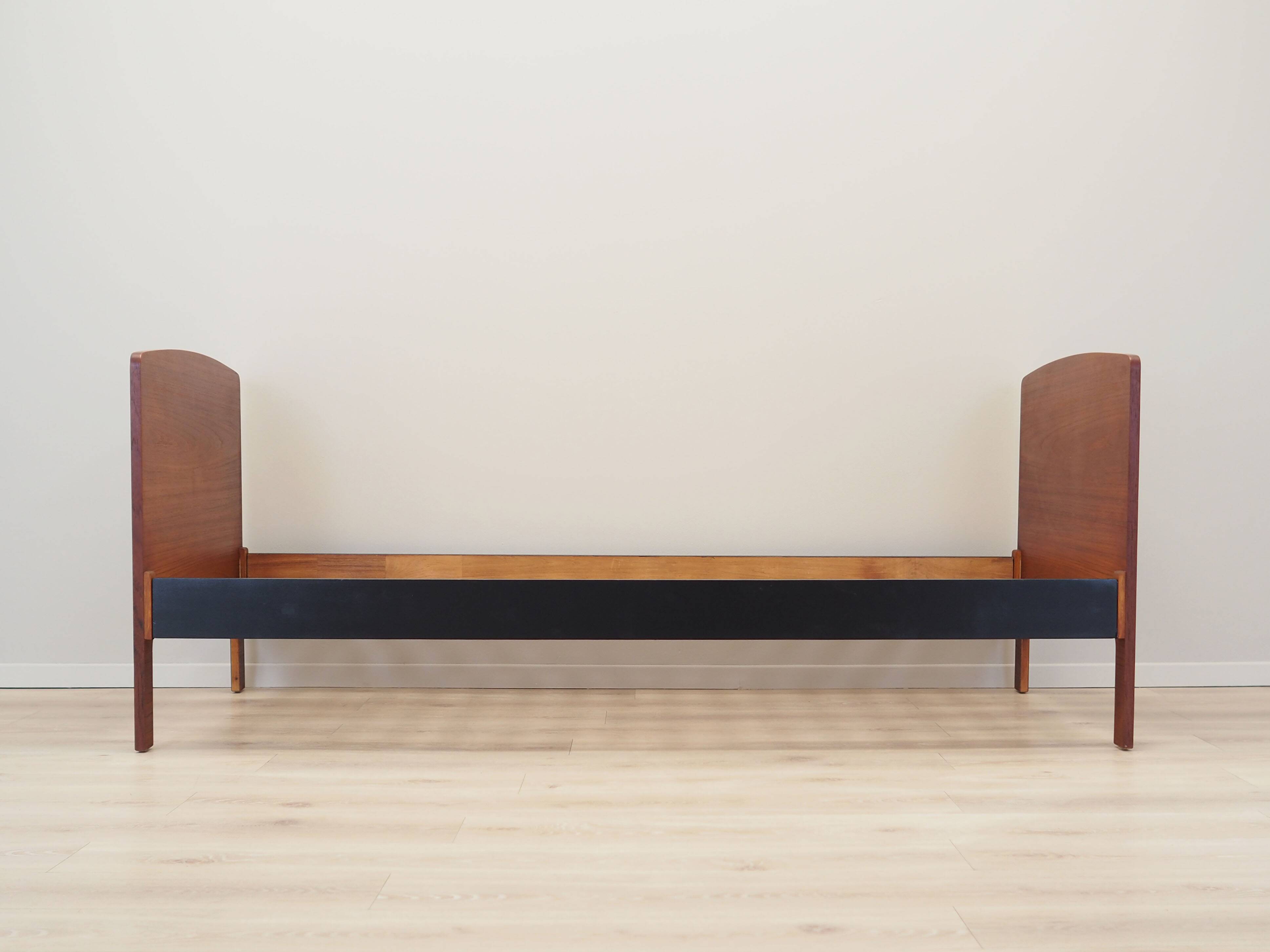 Lit en teck, design danois, années 1970, production : Danemark