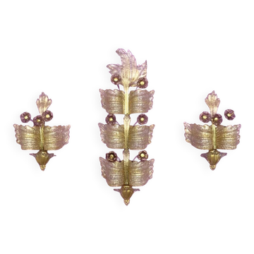 Trio / Set of 3 “Grand Hotel“ sconces by Barovier & Toso, Murano, Italy, 1950s. Venetian glass with gold dust and purple glass flowers