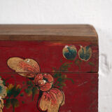 Antique red box with floral patterns (circa 1900) #34