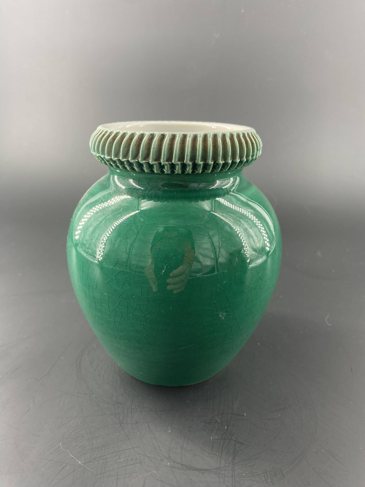 Pol CHAMBOST (1906-1983), Meeting of 2 small ovoid vases with hemmed edges in green/red earthenware