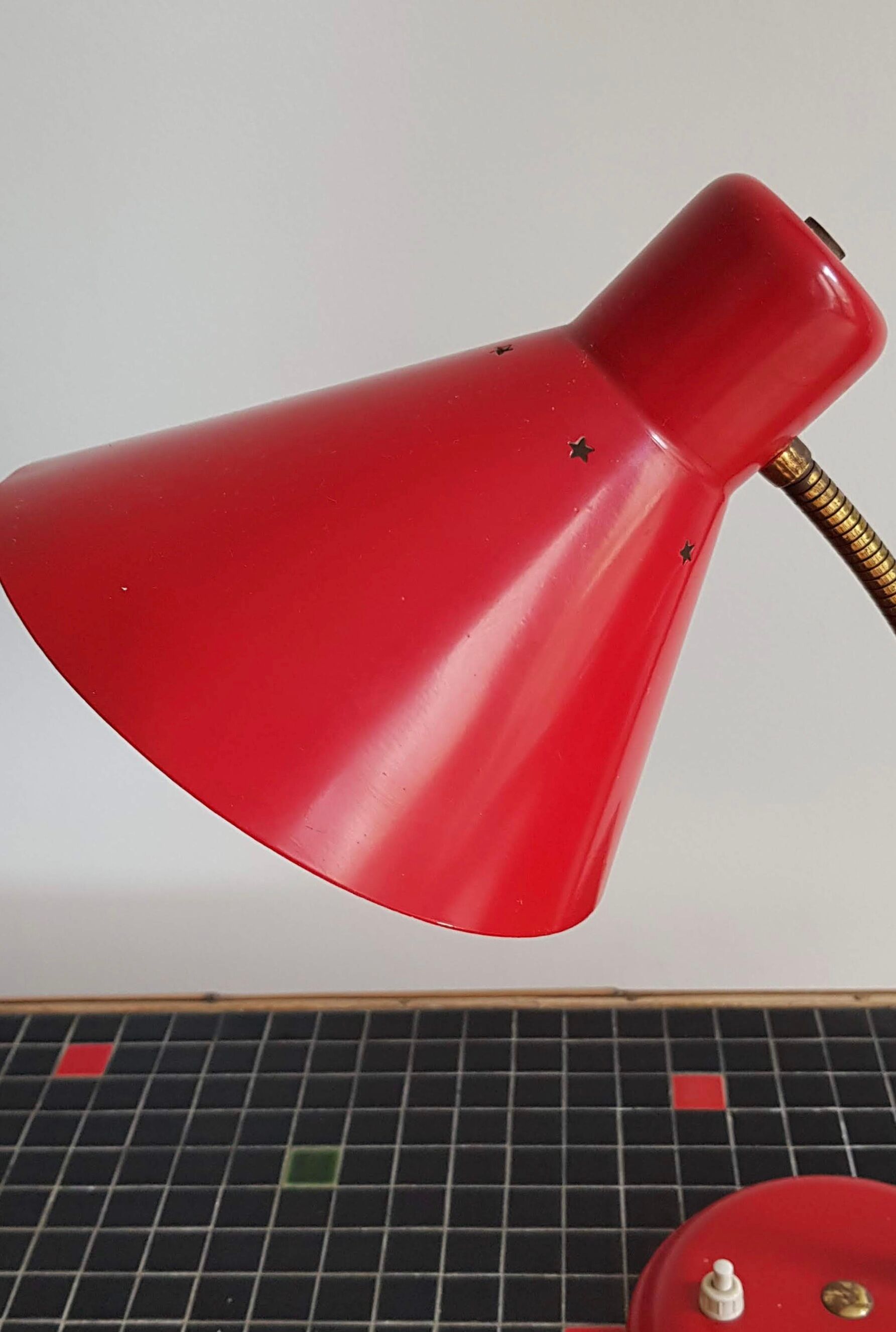 Lamp cocotte red gooseneck brass perforated stars
