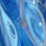 Vase en cristal bleu gravure de palmiers