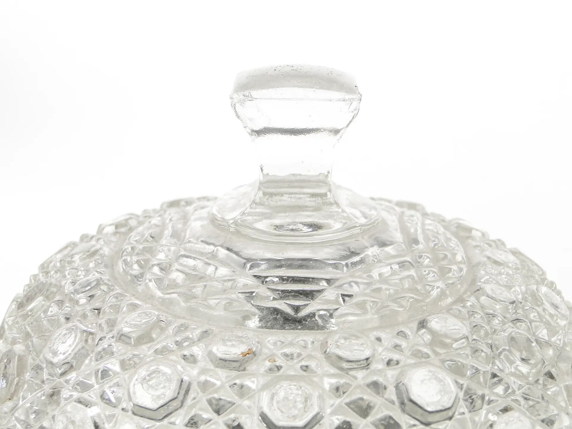 Conteneur à fromage ou à beurre Art Déco, en verre pressé, Tchécoslovaquie, années 1950.
