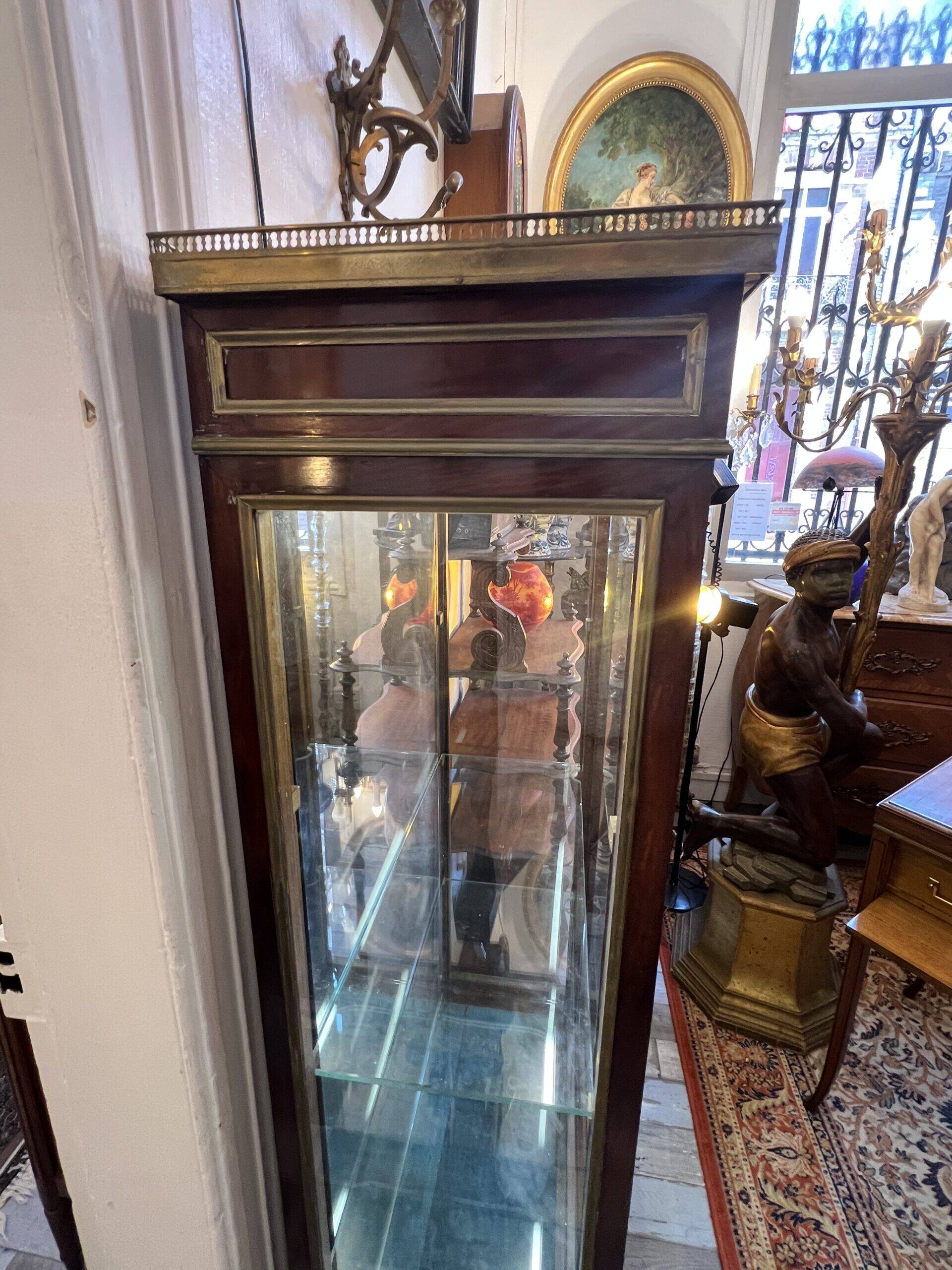Louis XVI style display cabinet, in mahogany and mahogany veneer, with a red marble top with gallery