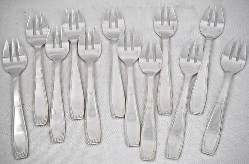 Alfénide, Christofle Paris, 12 oyster forks, Art Deco in silver-plated metal.