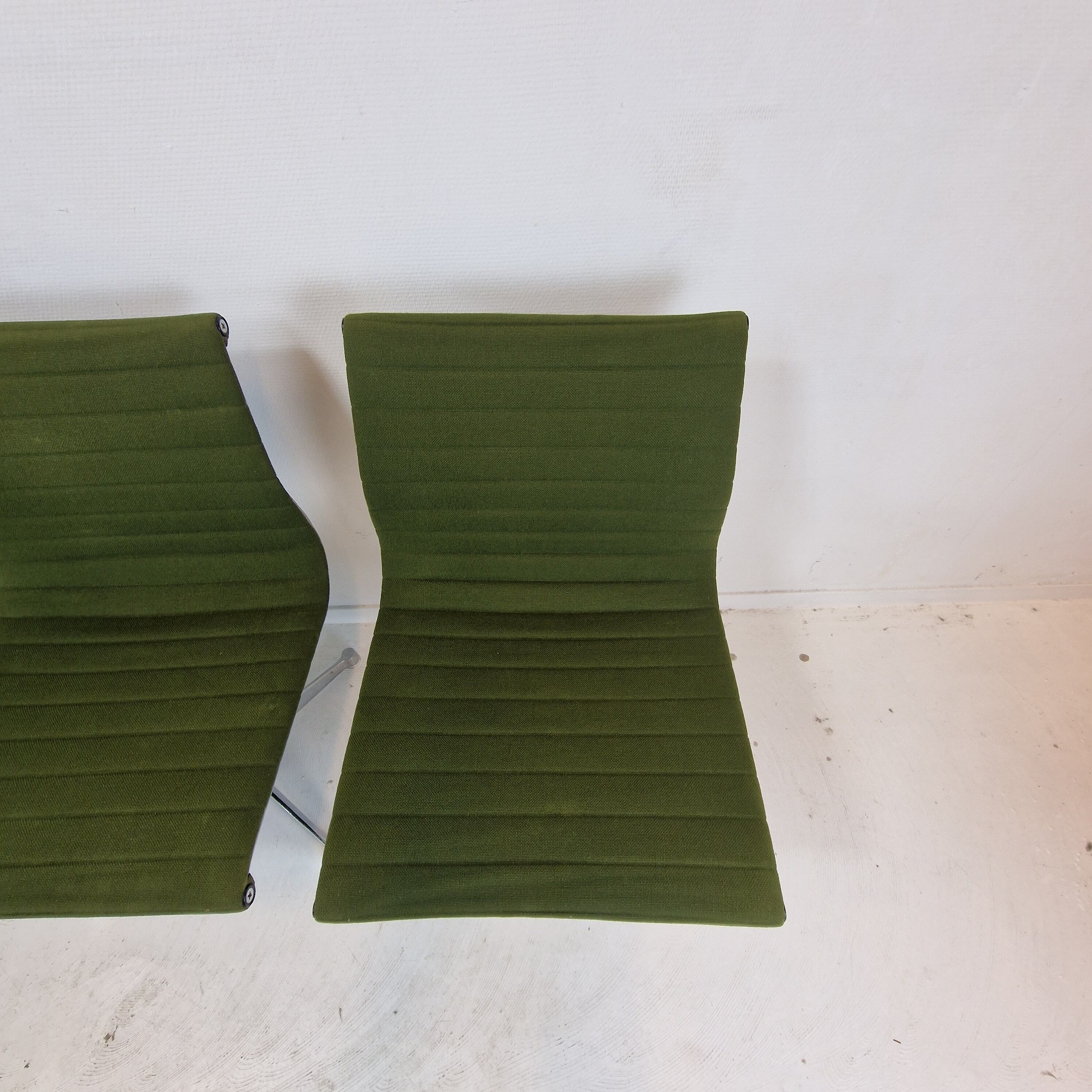 Set of 5 Model EA 105 Chairs by Eames for Herman Miller, 1970's