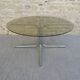 Table basse ronde en métal chromé et verre fumé