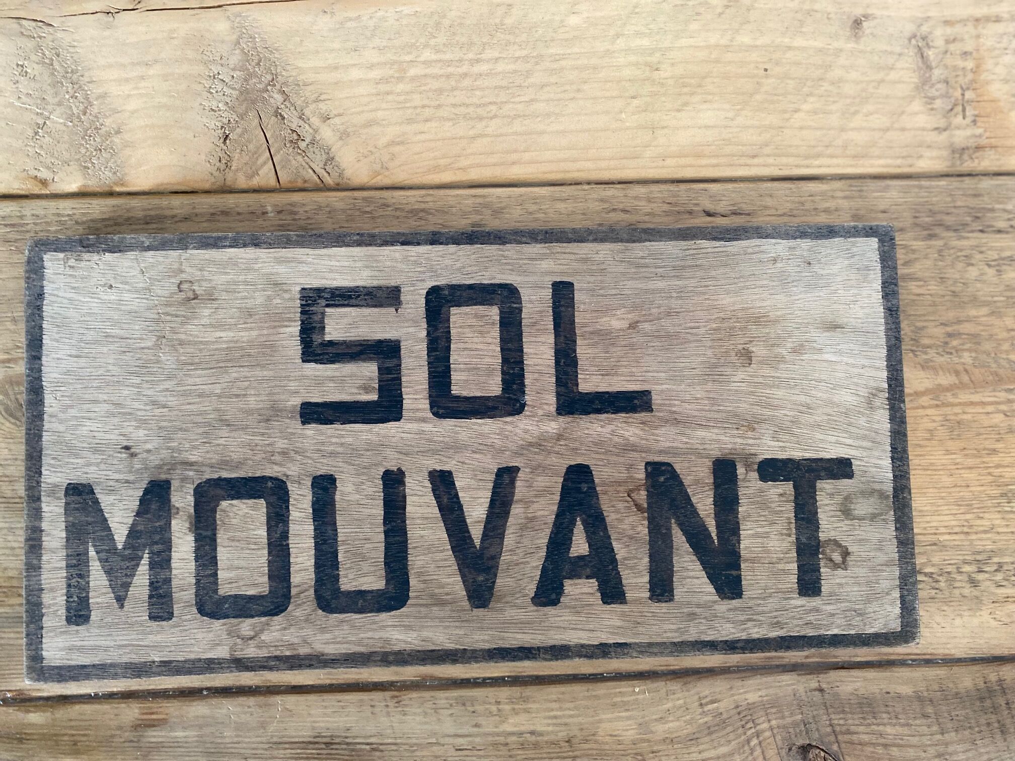 Hand-painted wooden plate "moving floor"