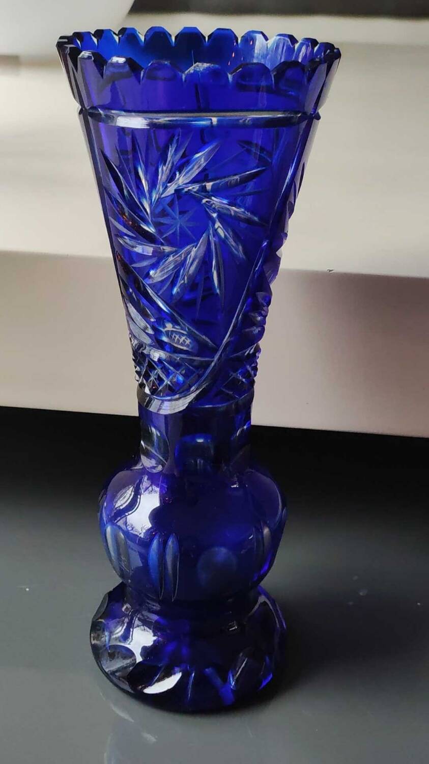 Bohemian cut crystal vase. Notched neck. Sophisticated stars, 26 cm