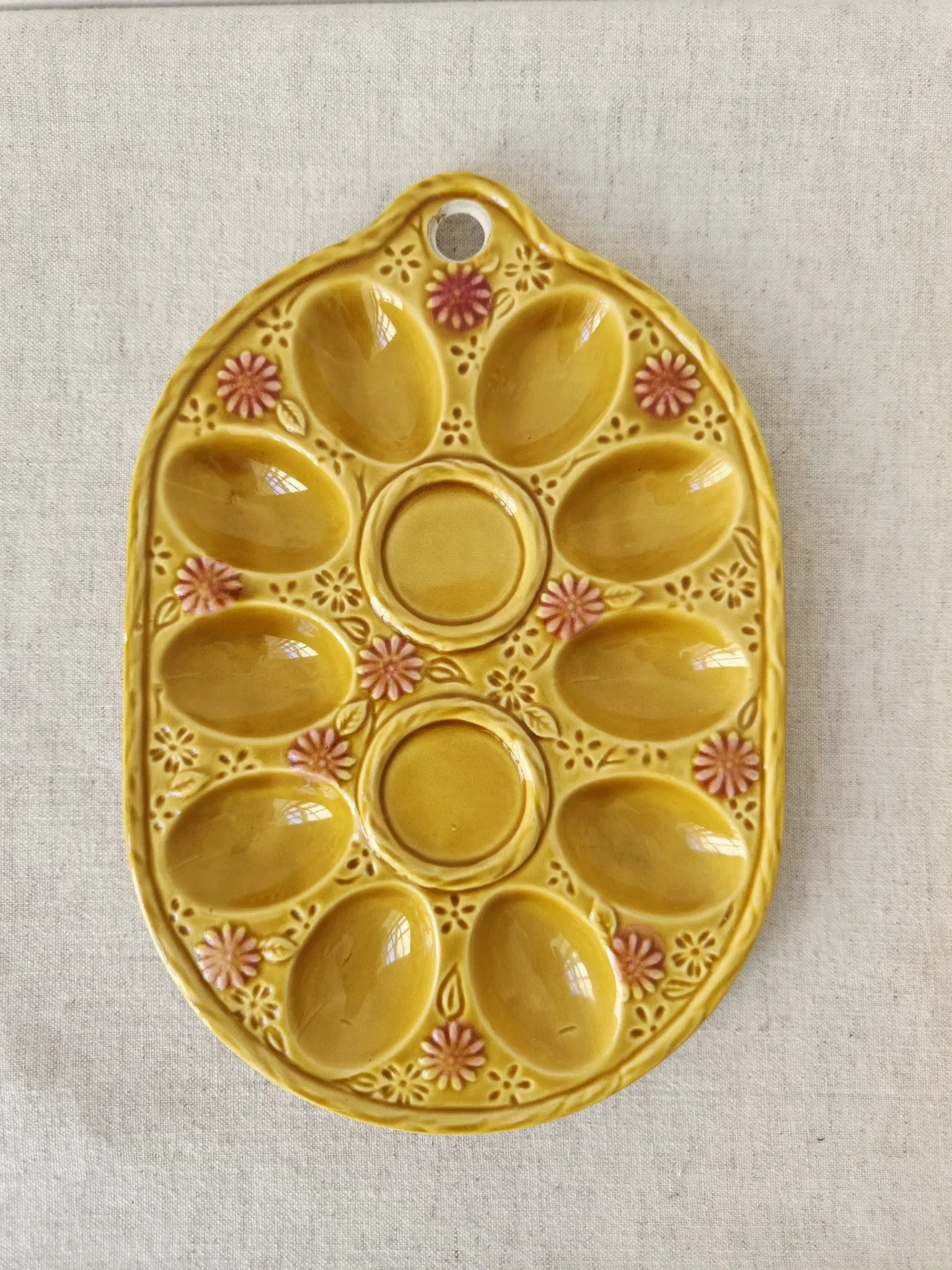 Vintage egg plate in majolica - 1970s