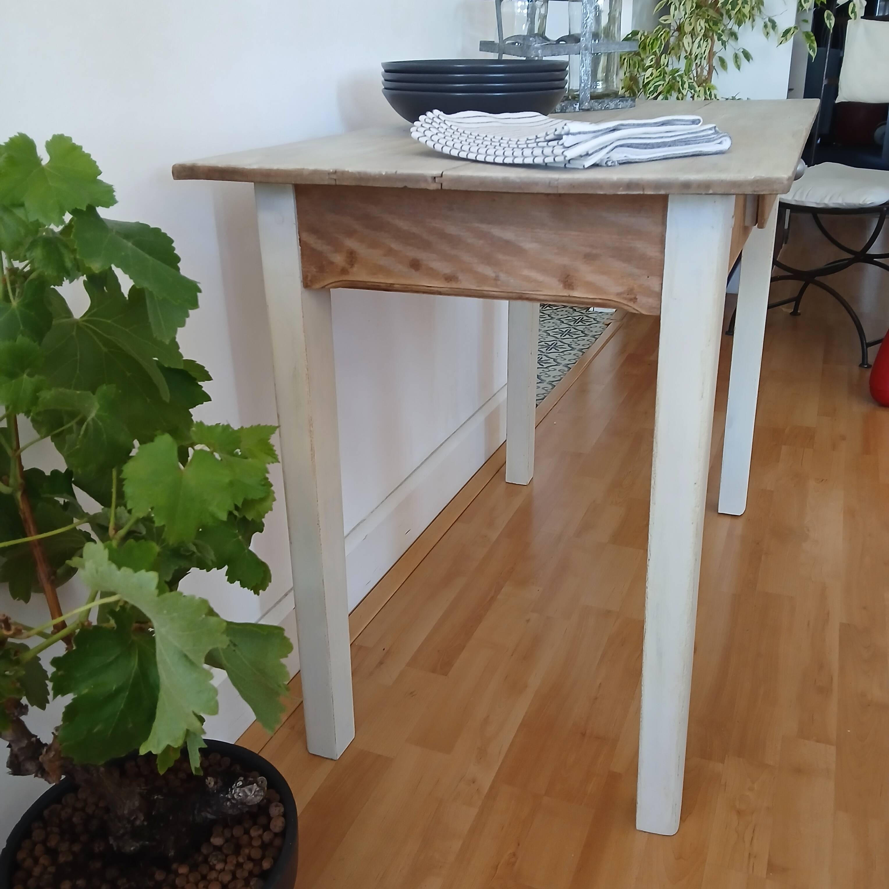 VINTAGE FARM TABLE