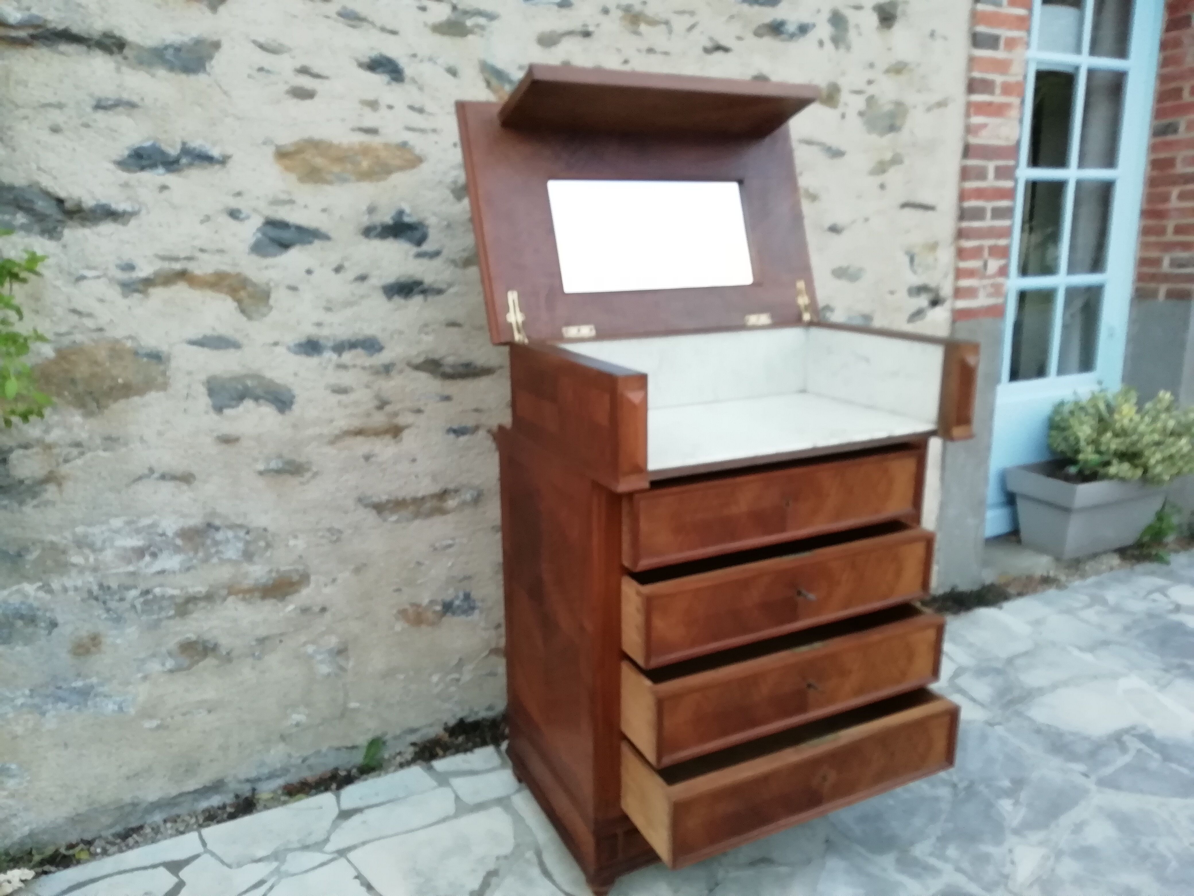 Dresser / dressing table