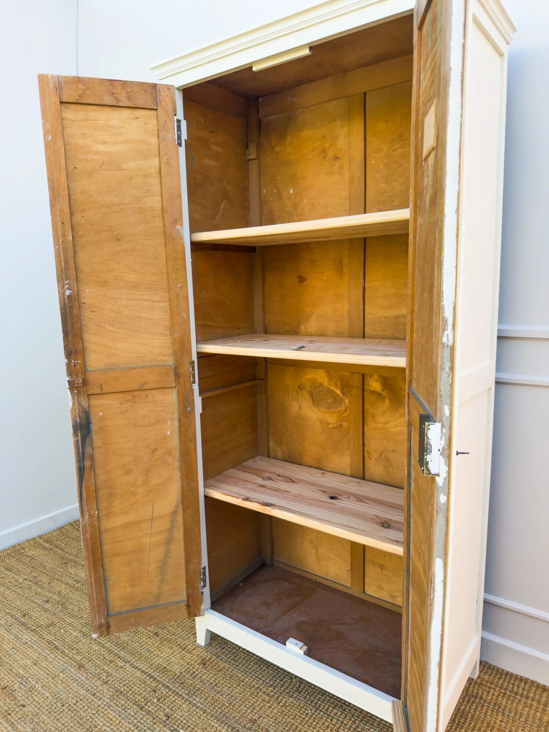 Armoire parisienne