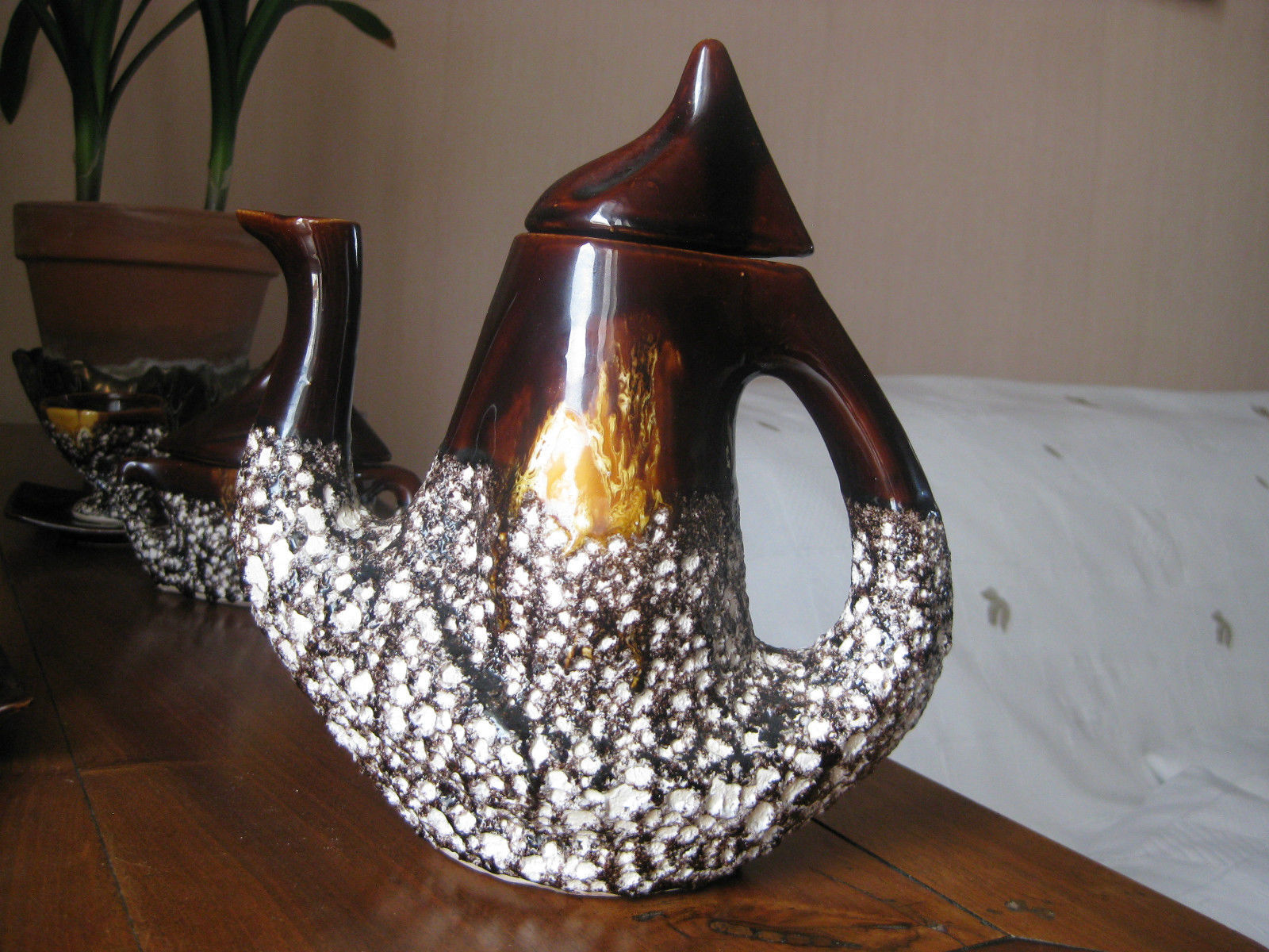 Service coffee a Vintage modernist Fat lava Brown