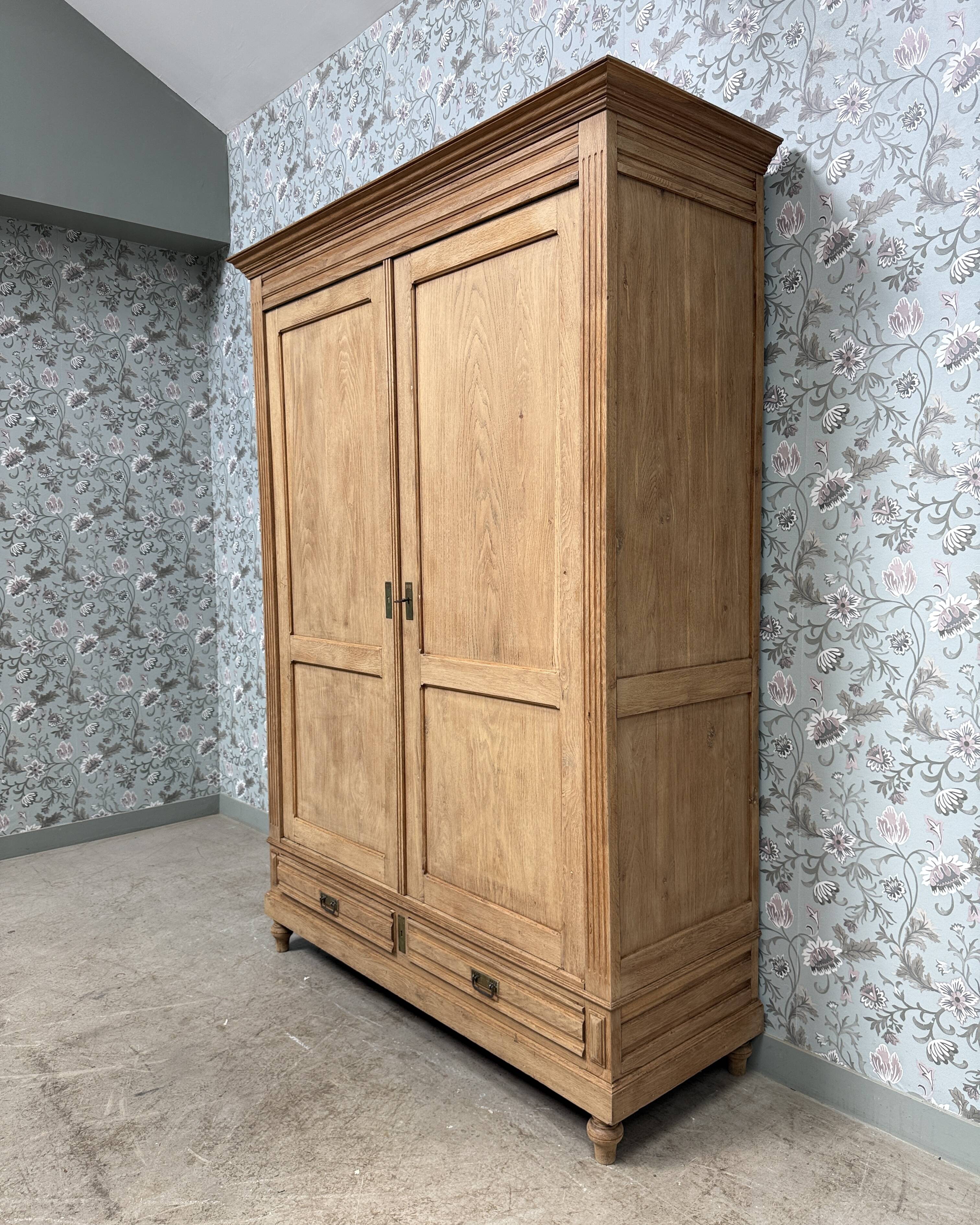Armoire en chêne massif (rénovée)