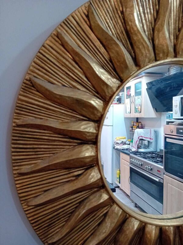 Miroir soleil en résine dorées à la feuille années 70
