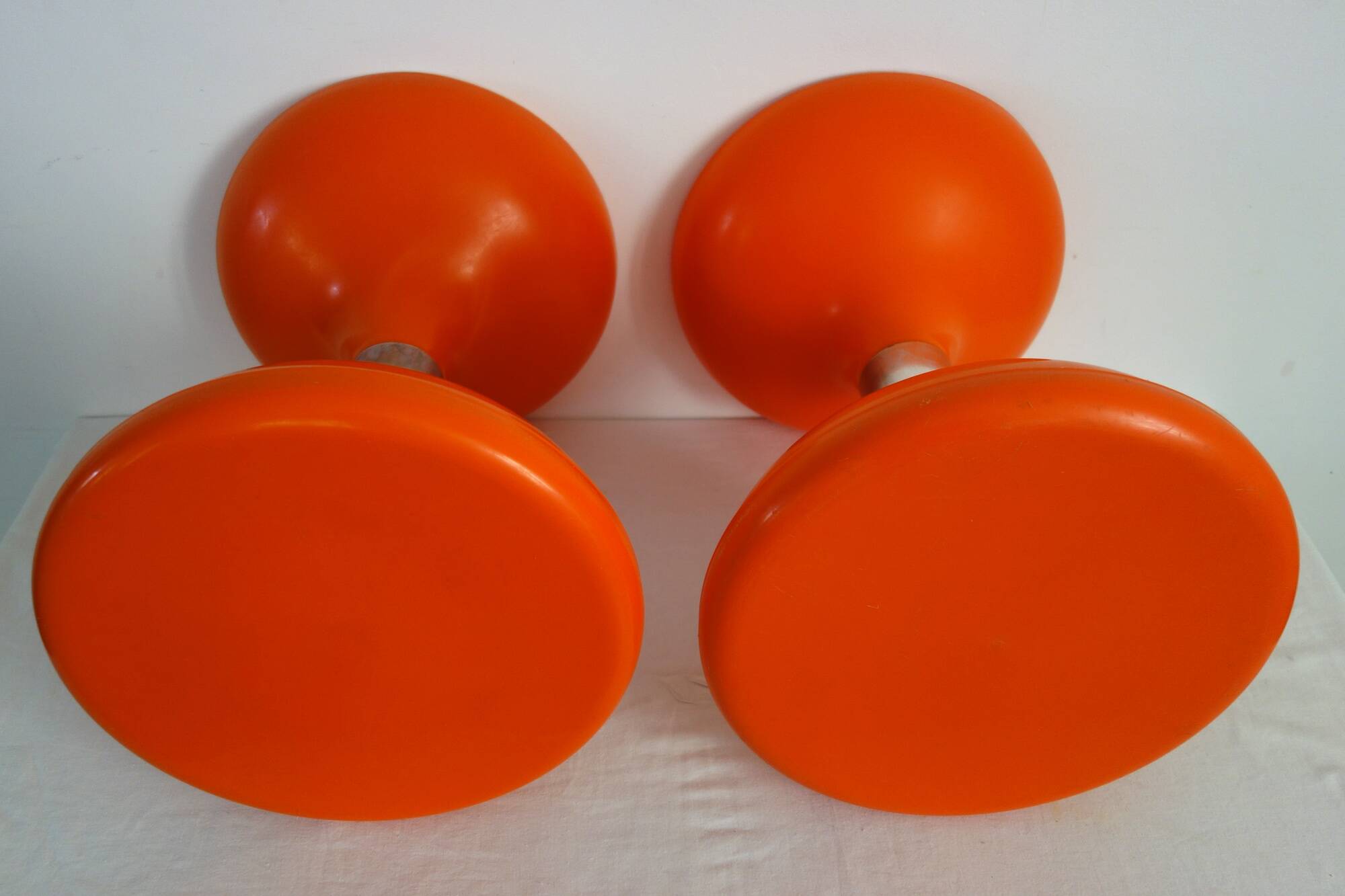 2 tabourets diabolo orange années 70
