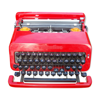 Valentine writing machine by Olivetti created in 1969 in red color