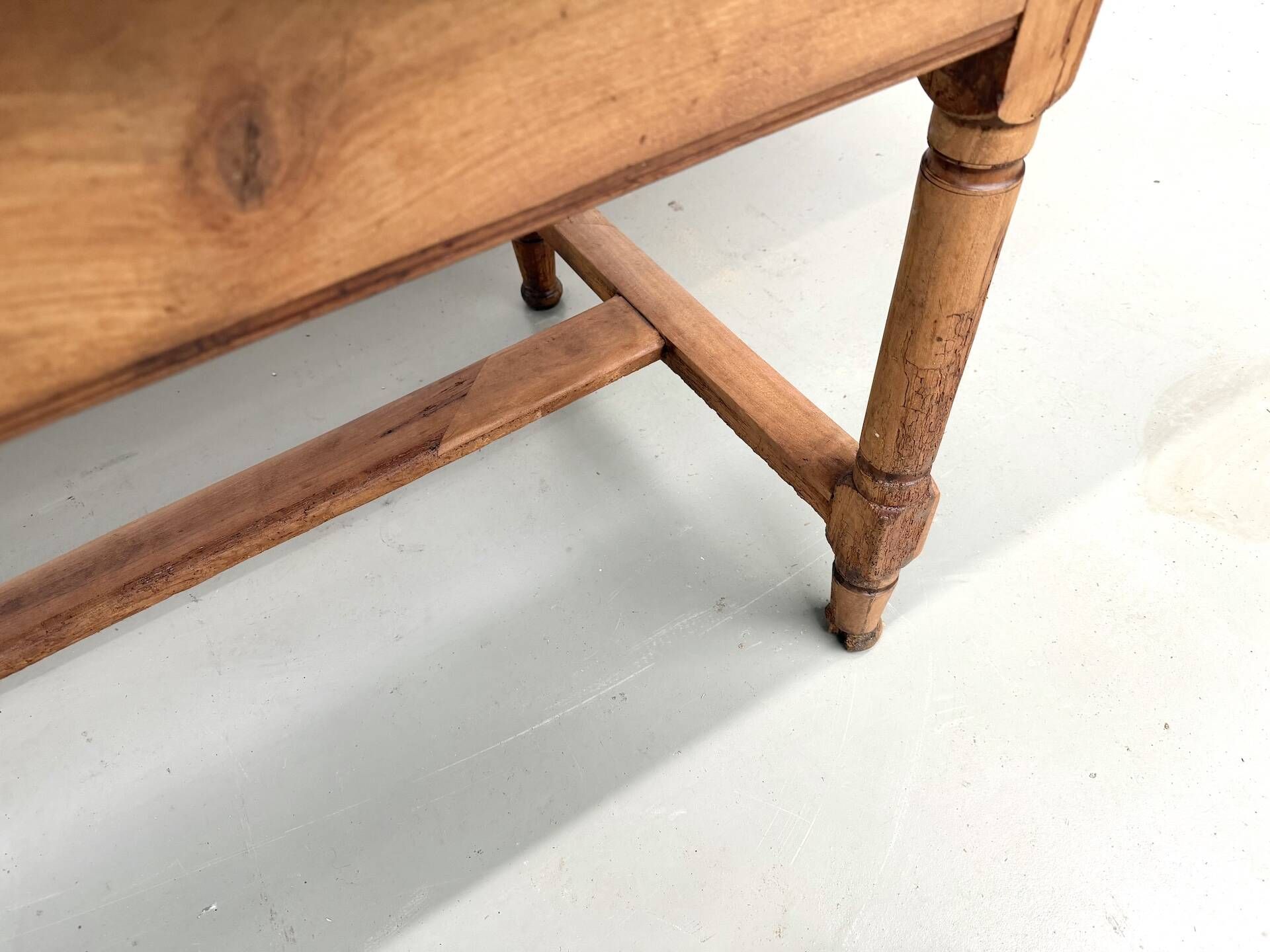 Large extendable farmhouse table in solid cherry wood - 1900s