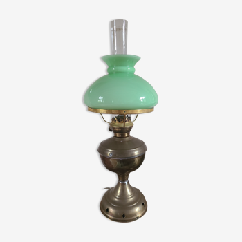 Lampe à pétrole éléctrifiée laiton et opaline