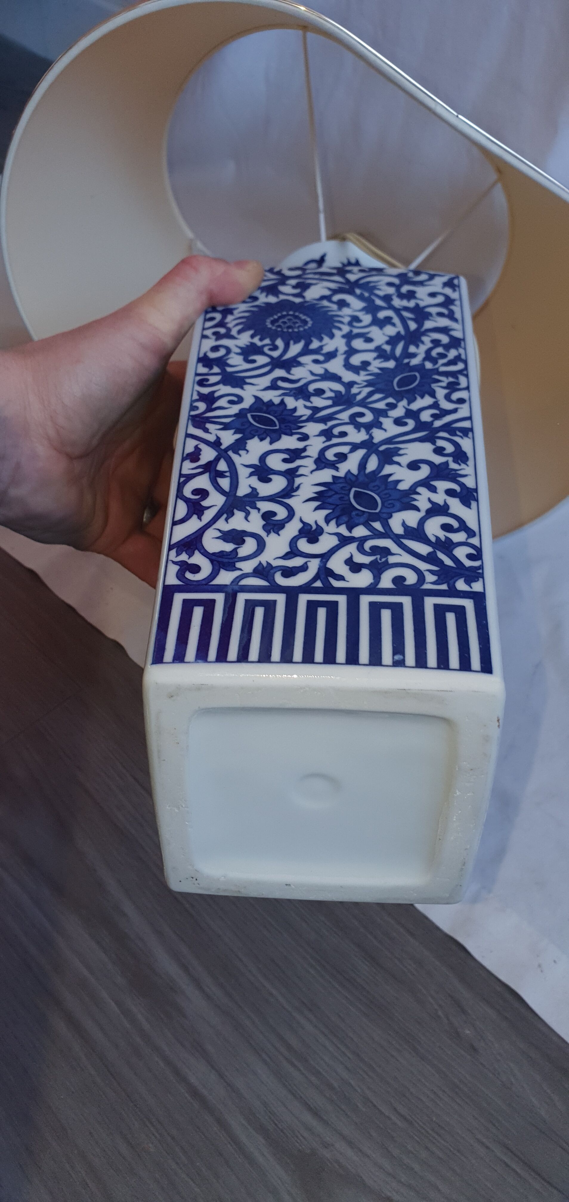 Asian enamelled ceramic lamp