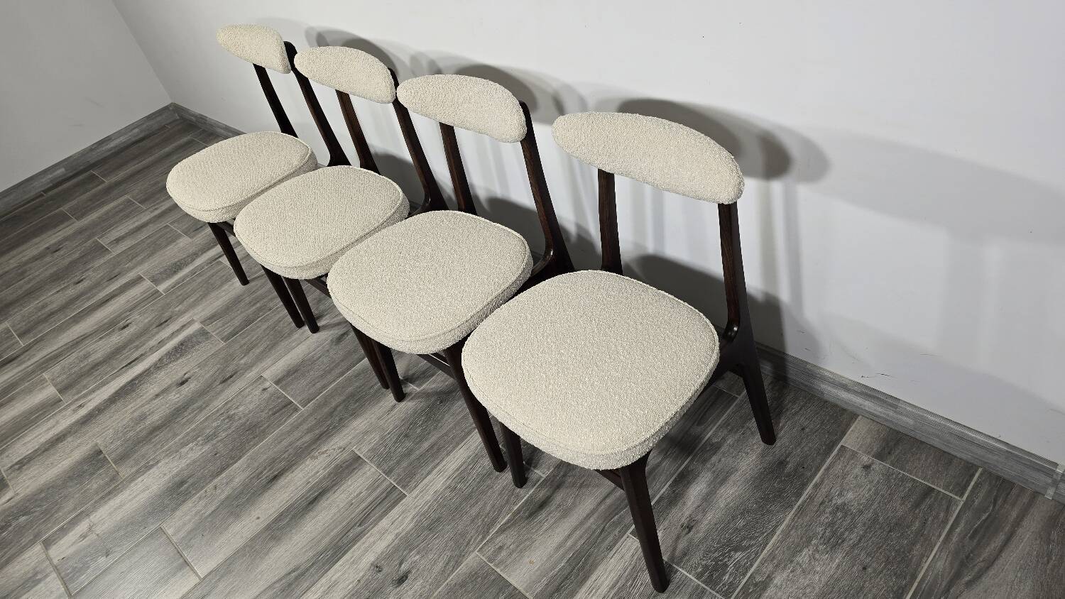 Chaises de R. Halas