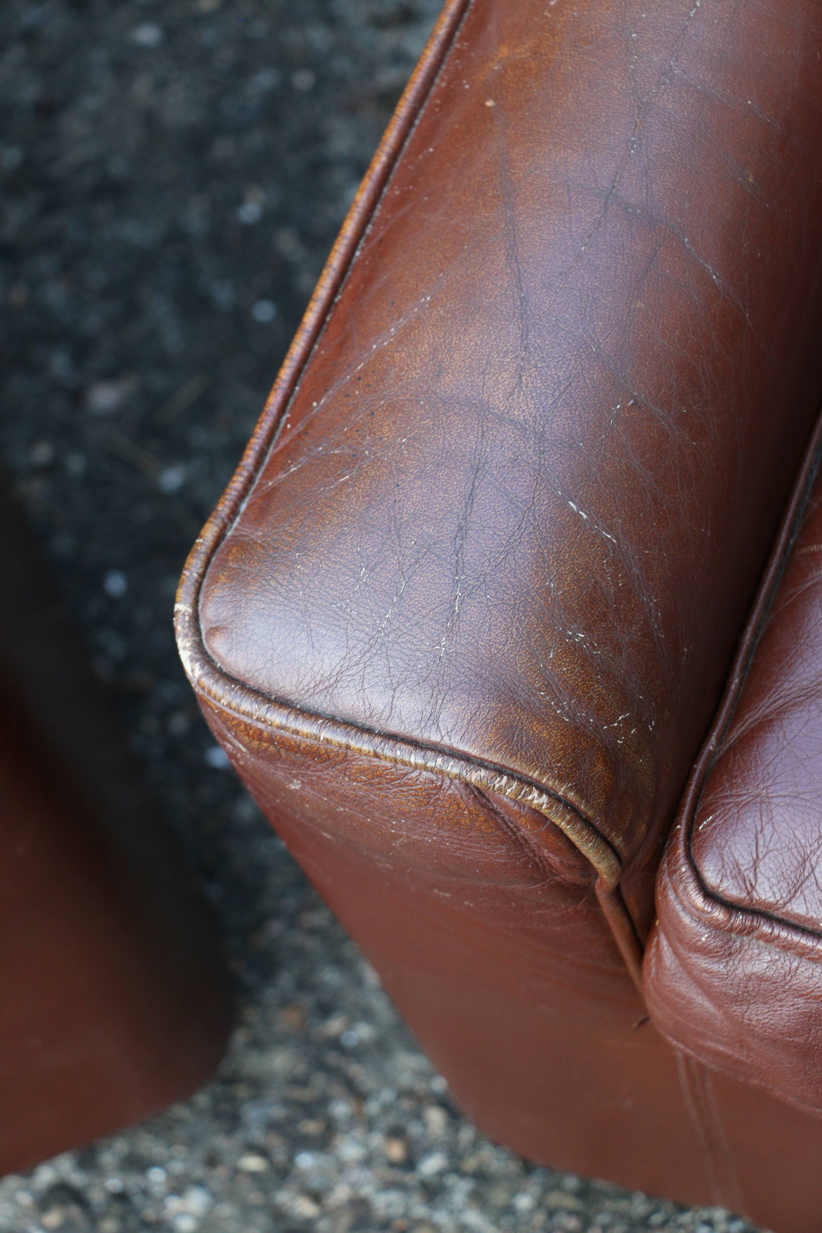 Pair of armchairs with very soft leather ears 80s