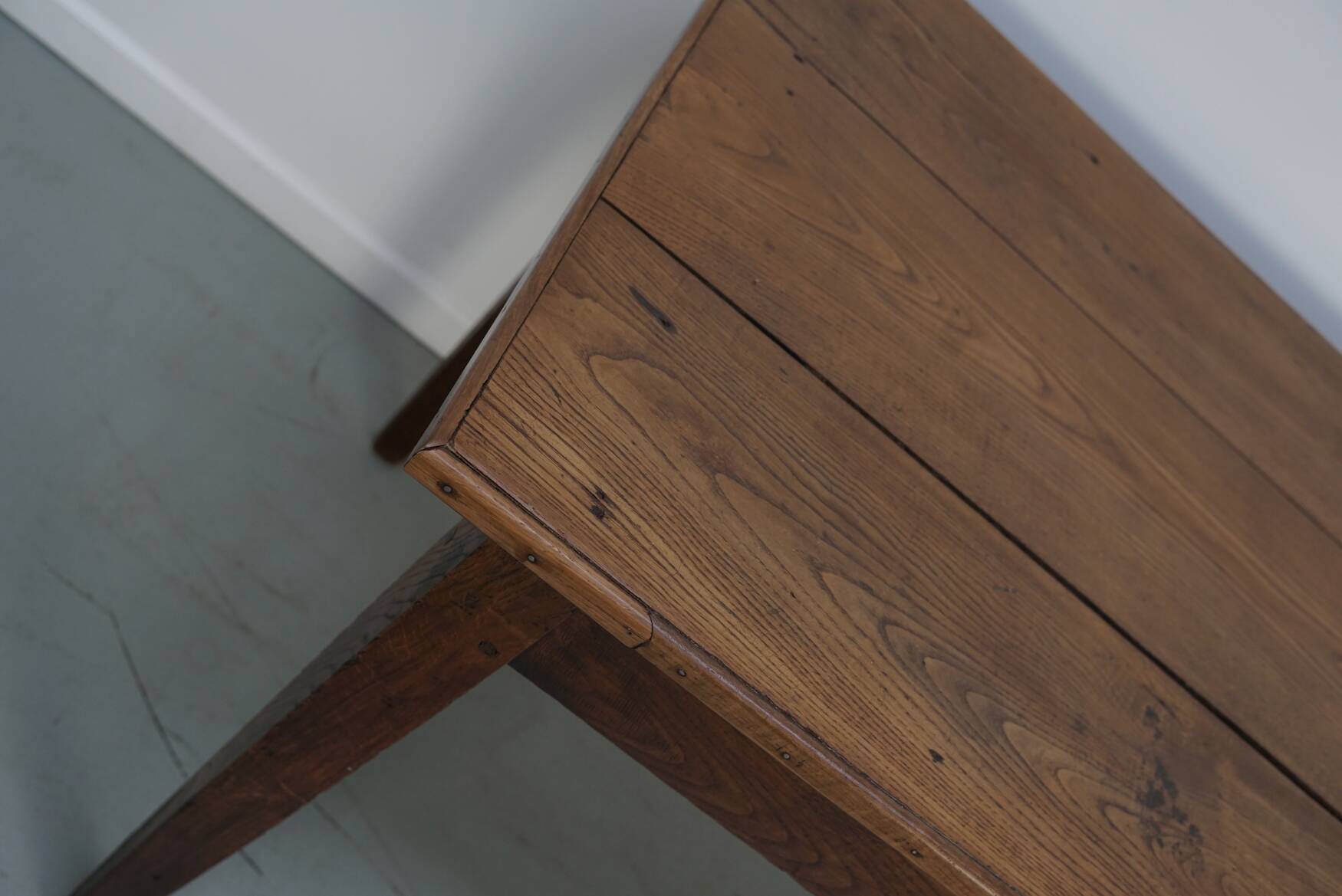 Large rustic farmhouse dining table from the French 19th century, in old elm