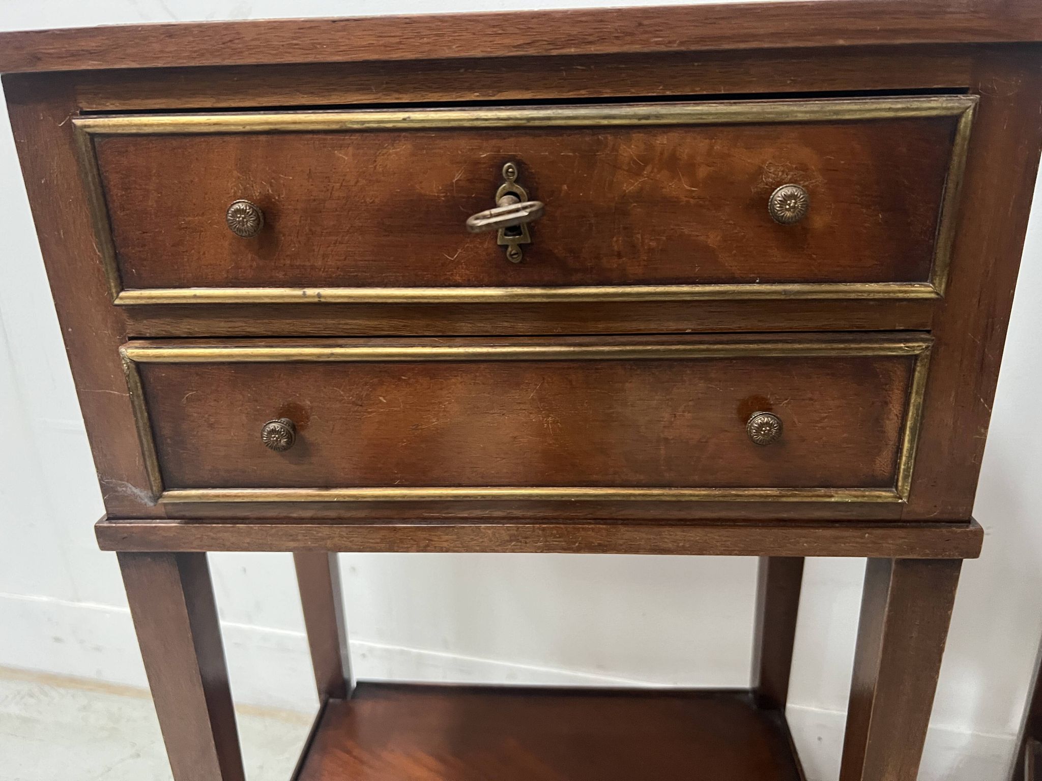 Pair of Louis XVI style bedside tables in mahogany and veneer, 20th century