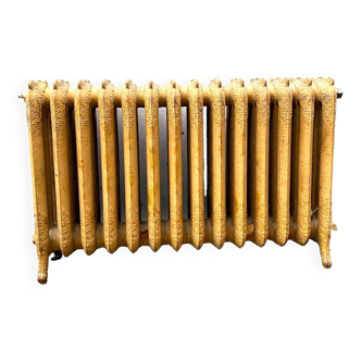 Old radiator on feet with fourteen flowered blades in cast iron 20th century
