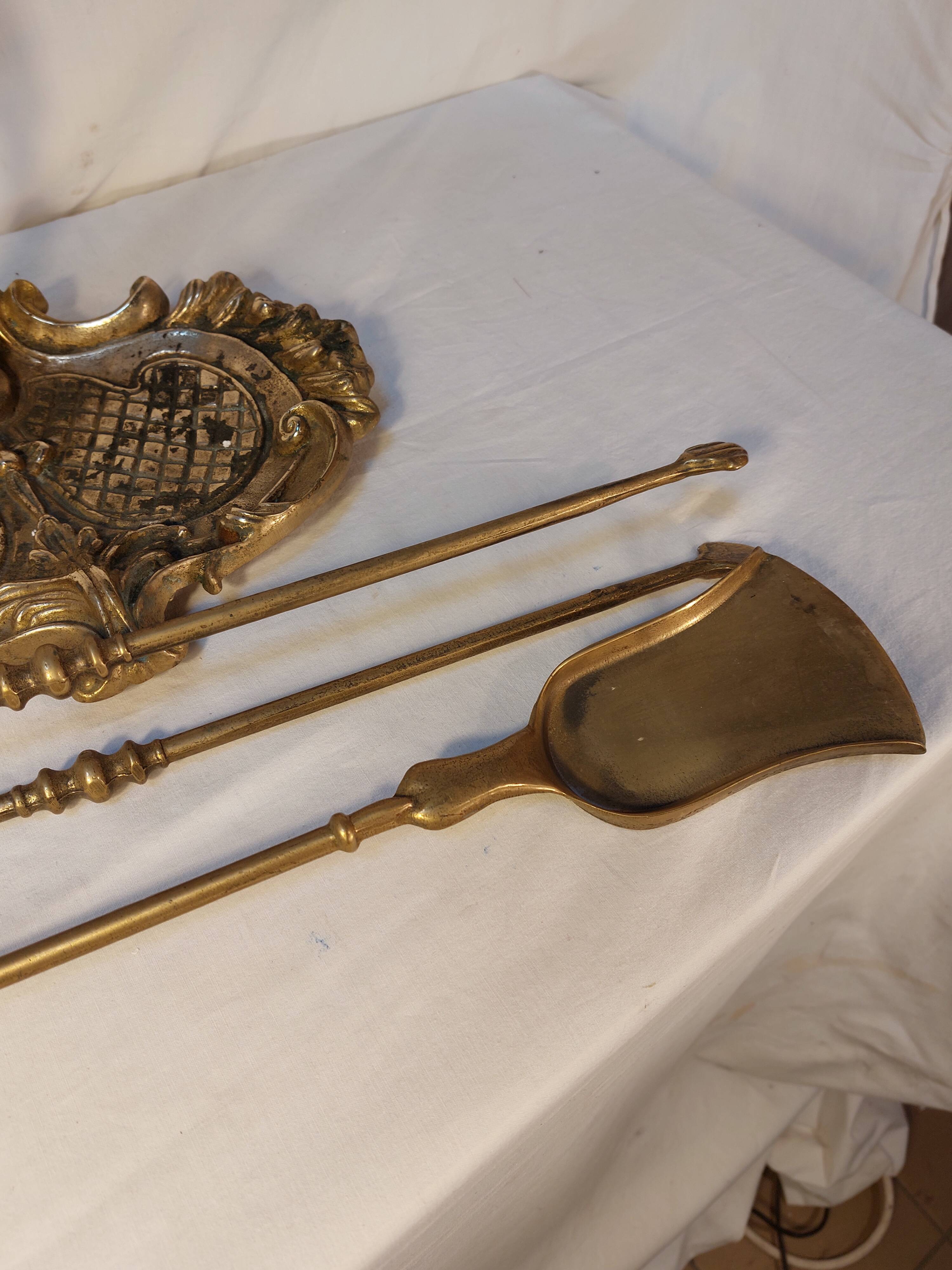 Gilded brass fireplace servant 2 elements