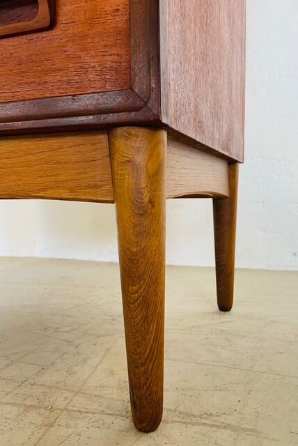 Commode haute vintage danoise des années 60 par Borge Mogensen.