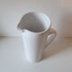 Carafe en grès blanc
