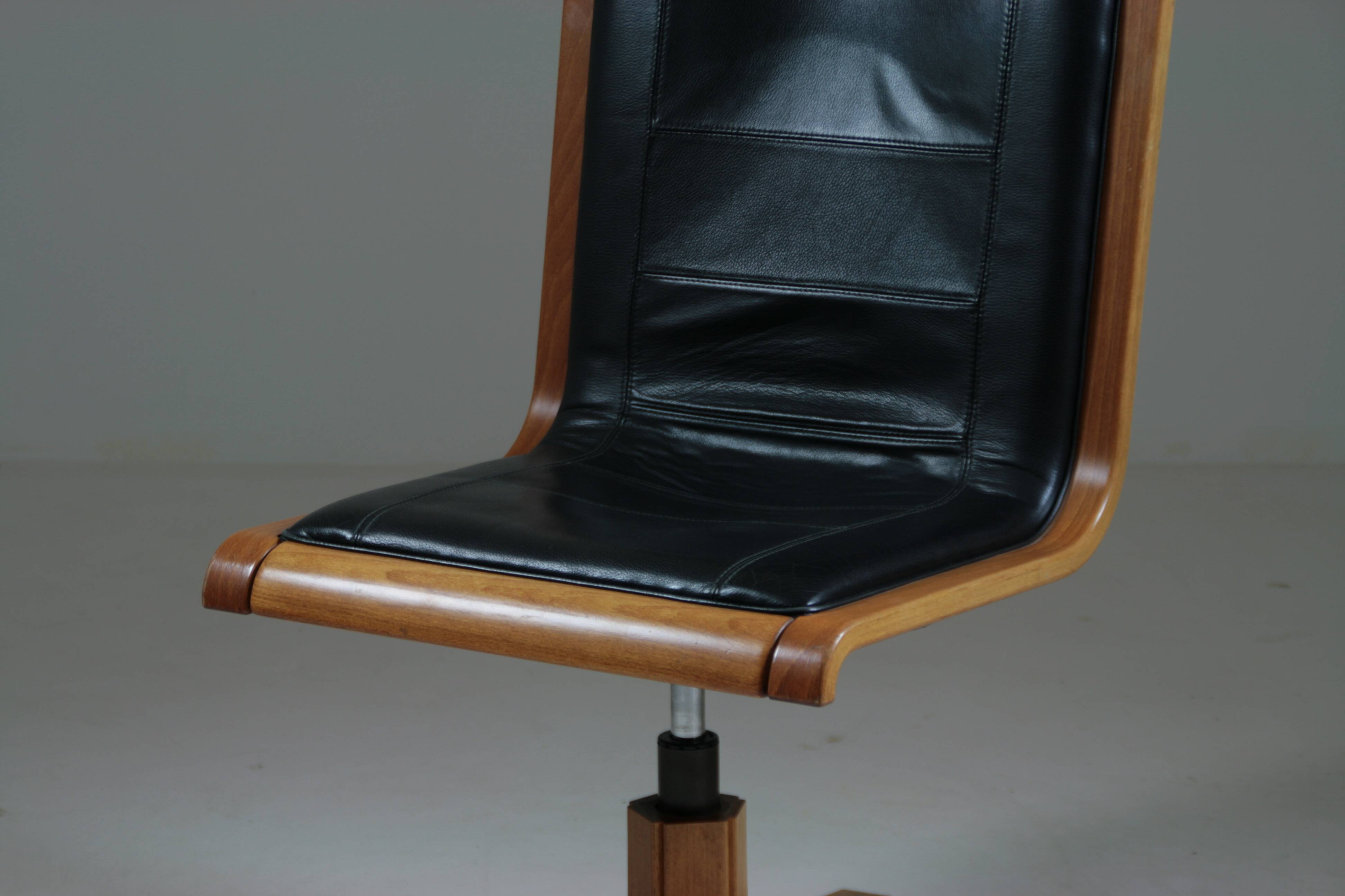 Office armchair in beech and black leather for Cofemo, Italy
