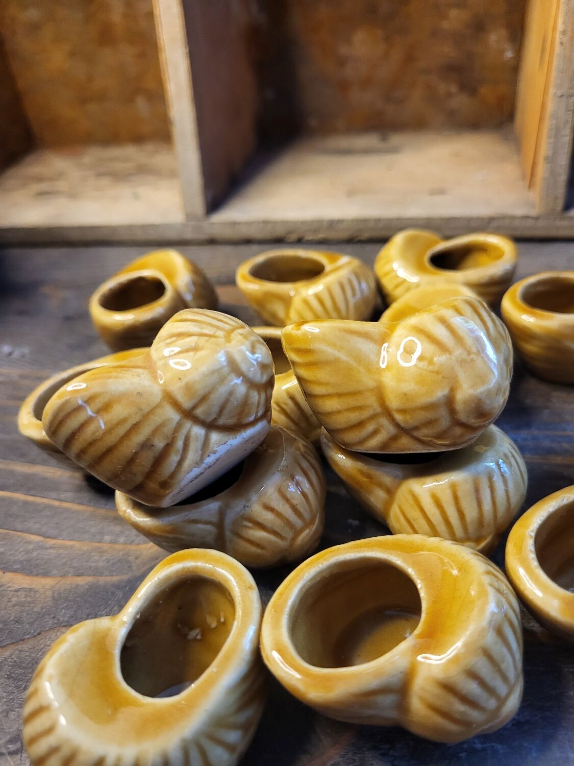 Set of 15 snails shells in ceramic