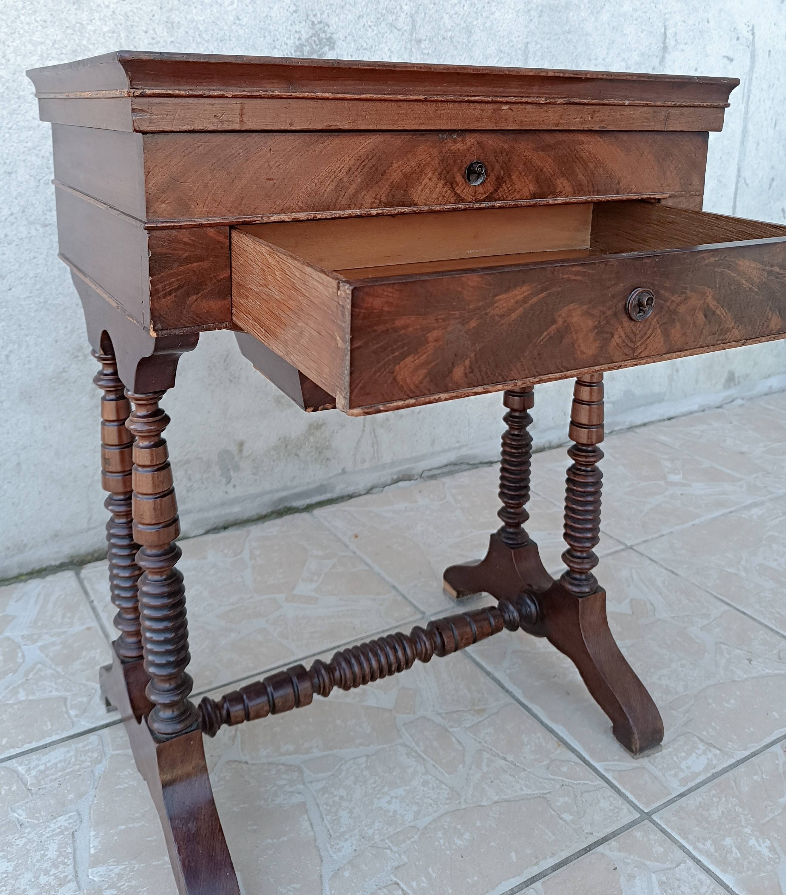 Travailleuse Louis Philippe en acajou