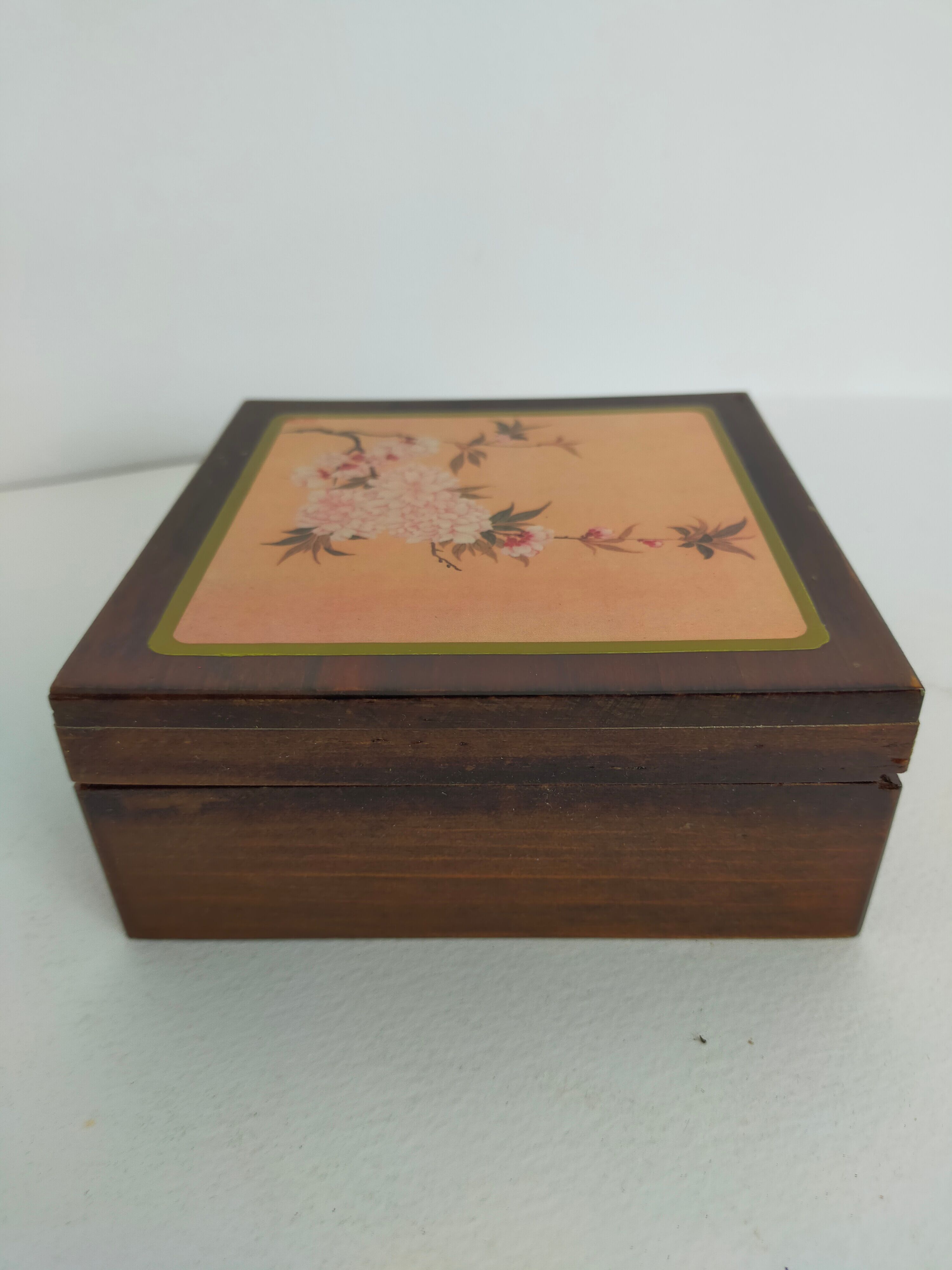 Asian wooden coaster in box