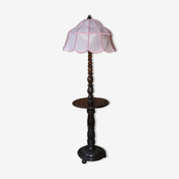 Lampadaire en bois avec abat-jour rose