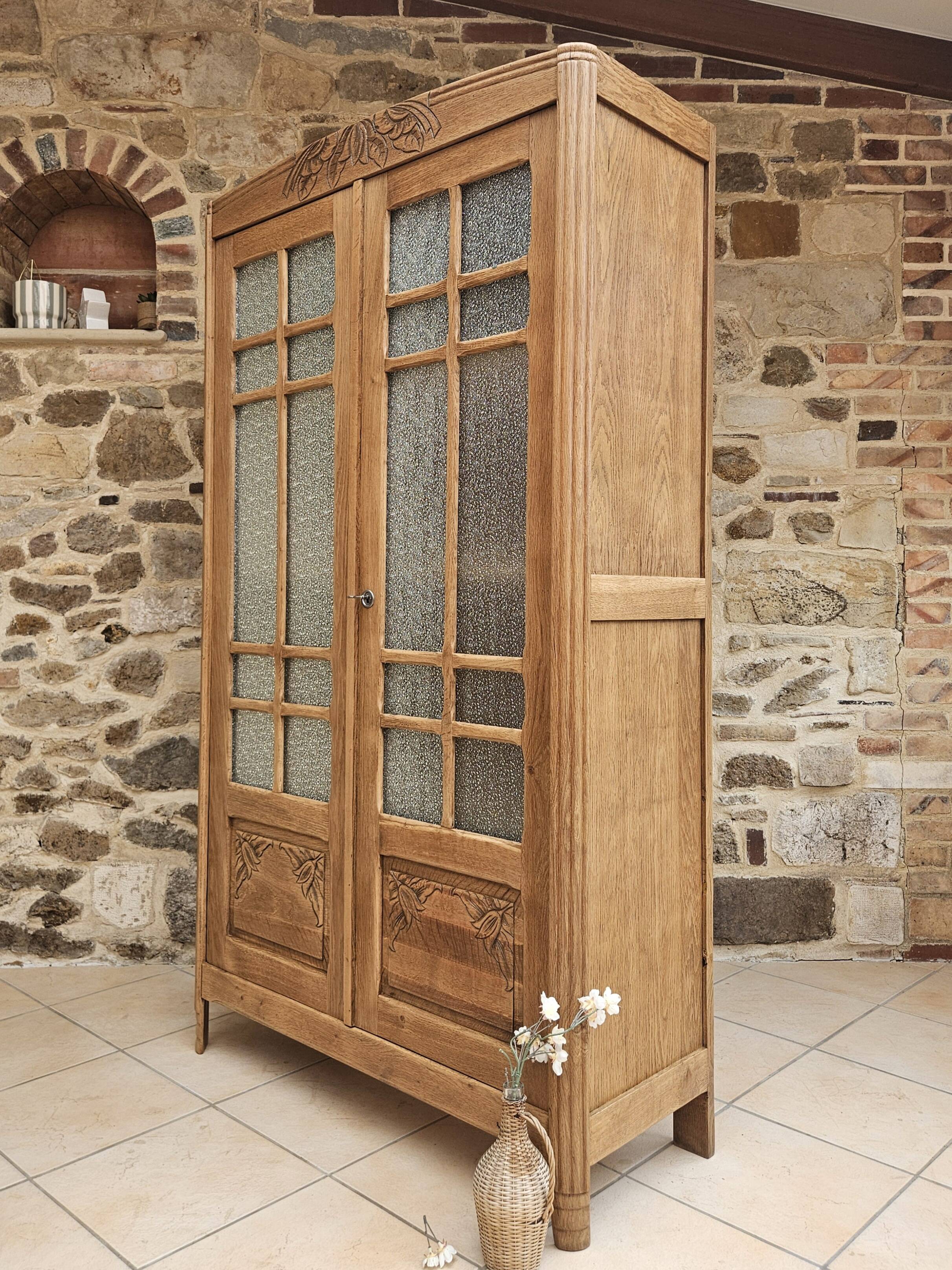 Art Deco display cabinet from Paris
