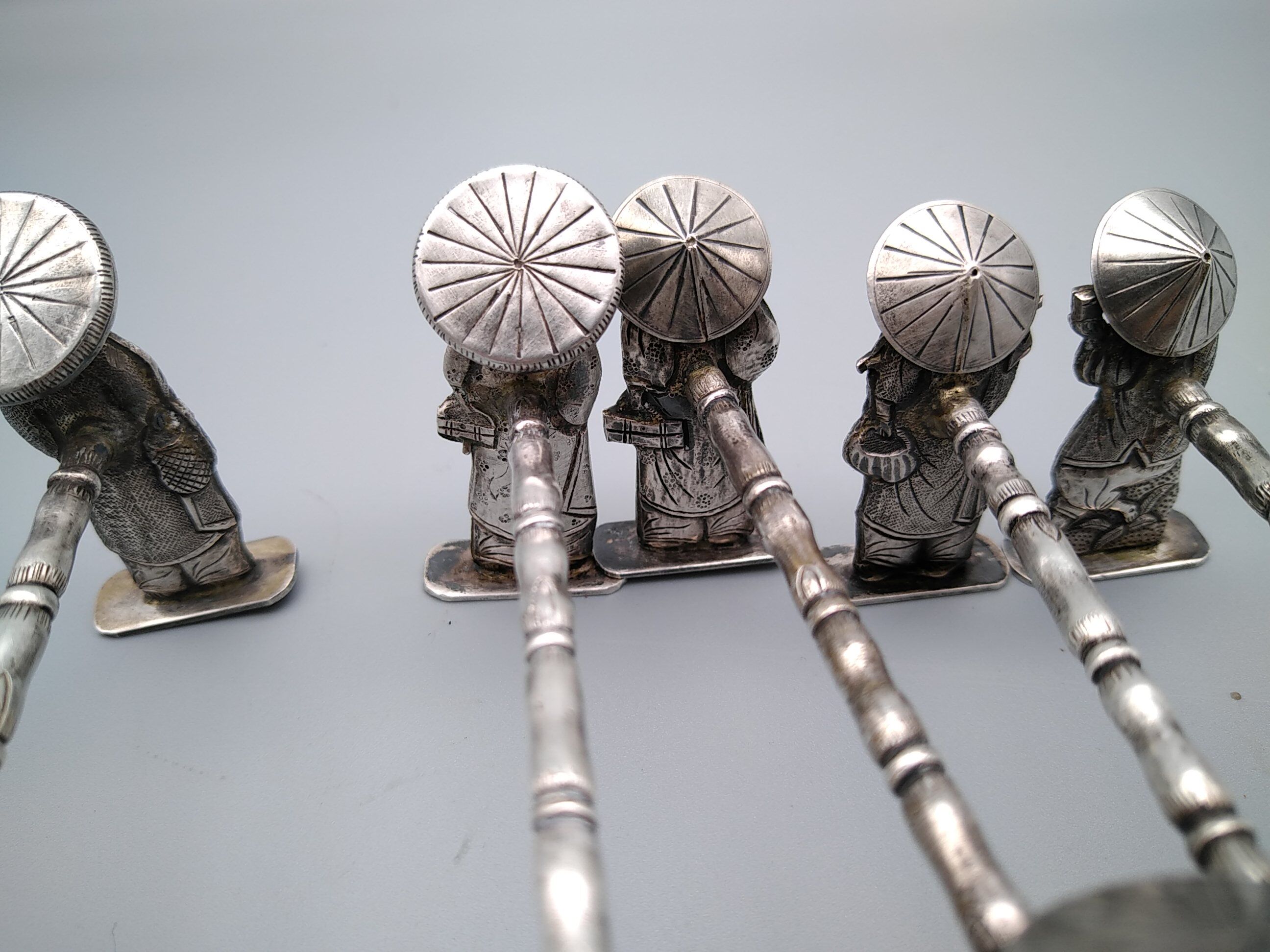 Knife holders and 2 toothpick doors.