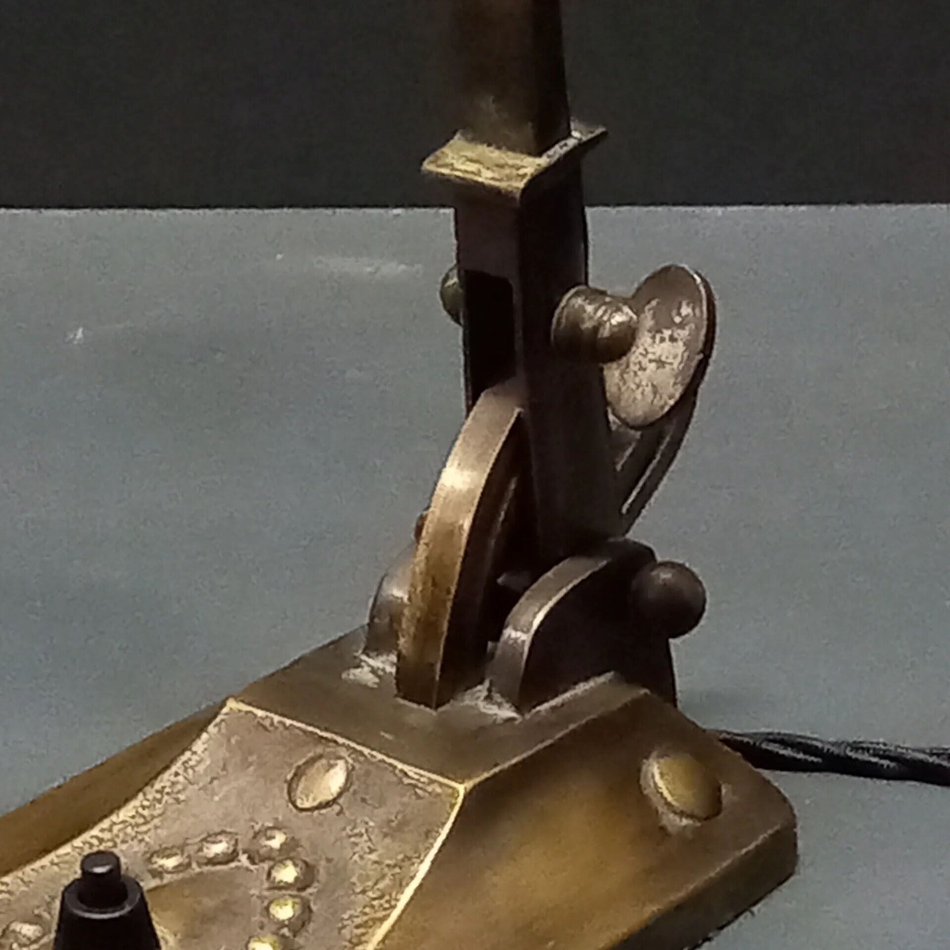 Antique brass Art Deco notary lamp/banker lamp