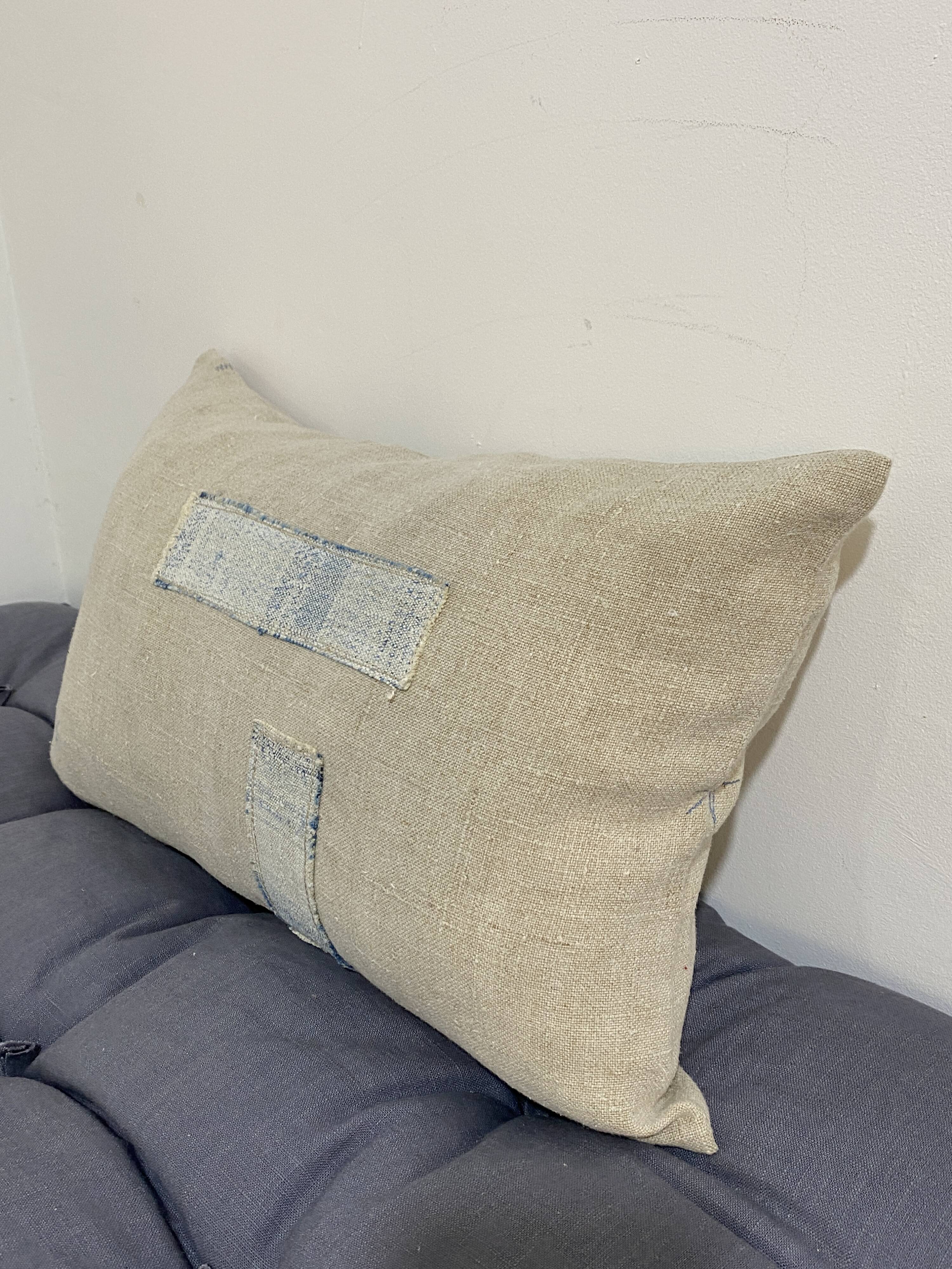 Coussin artisanal en toile ancienne style Kilim