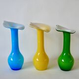 trio de vases design en opaline jaune, vert et bleu années 60