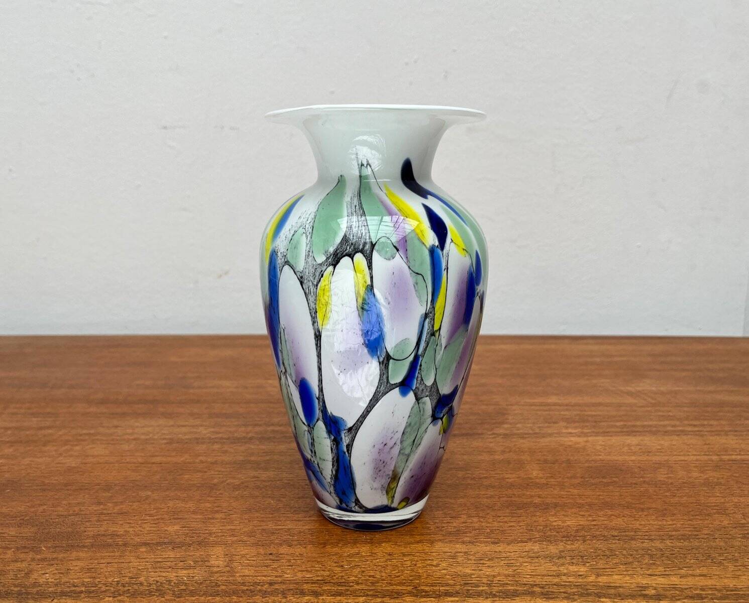 Postmodern glass vase by Hans Jürgen Richartz for the Richartz art collection, 1980s.