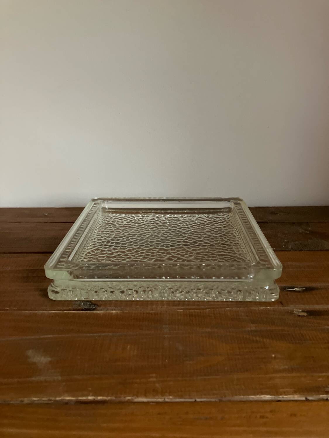 Thick glass storage tray