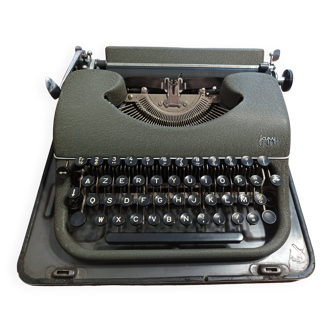 Japy portable typewriter 1960s army green like new