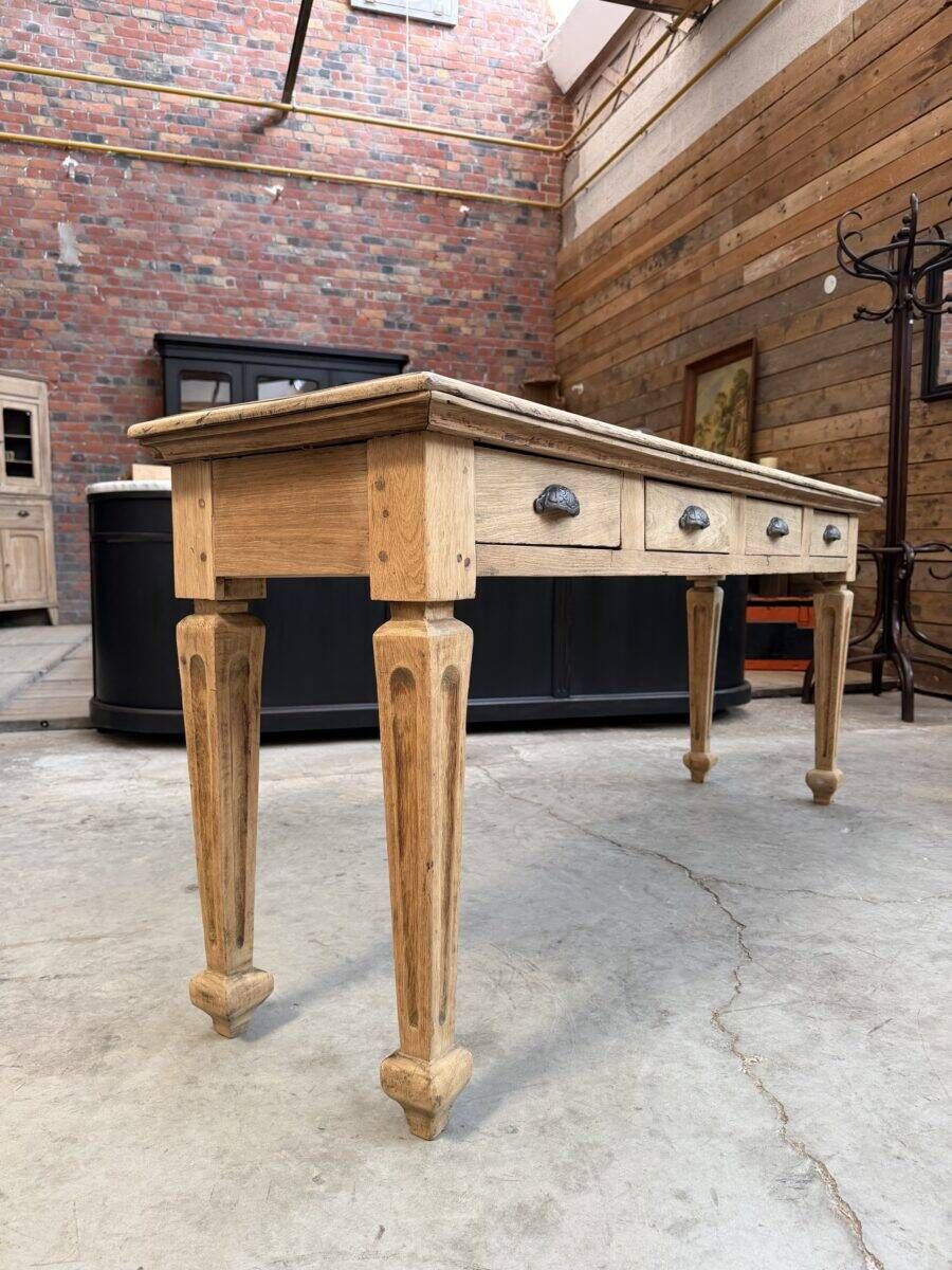 Oak console from the early 20th century.