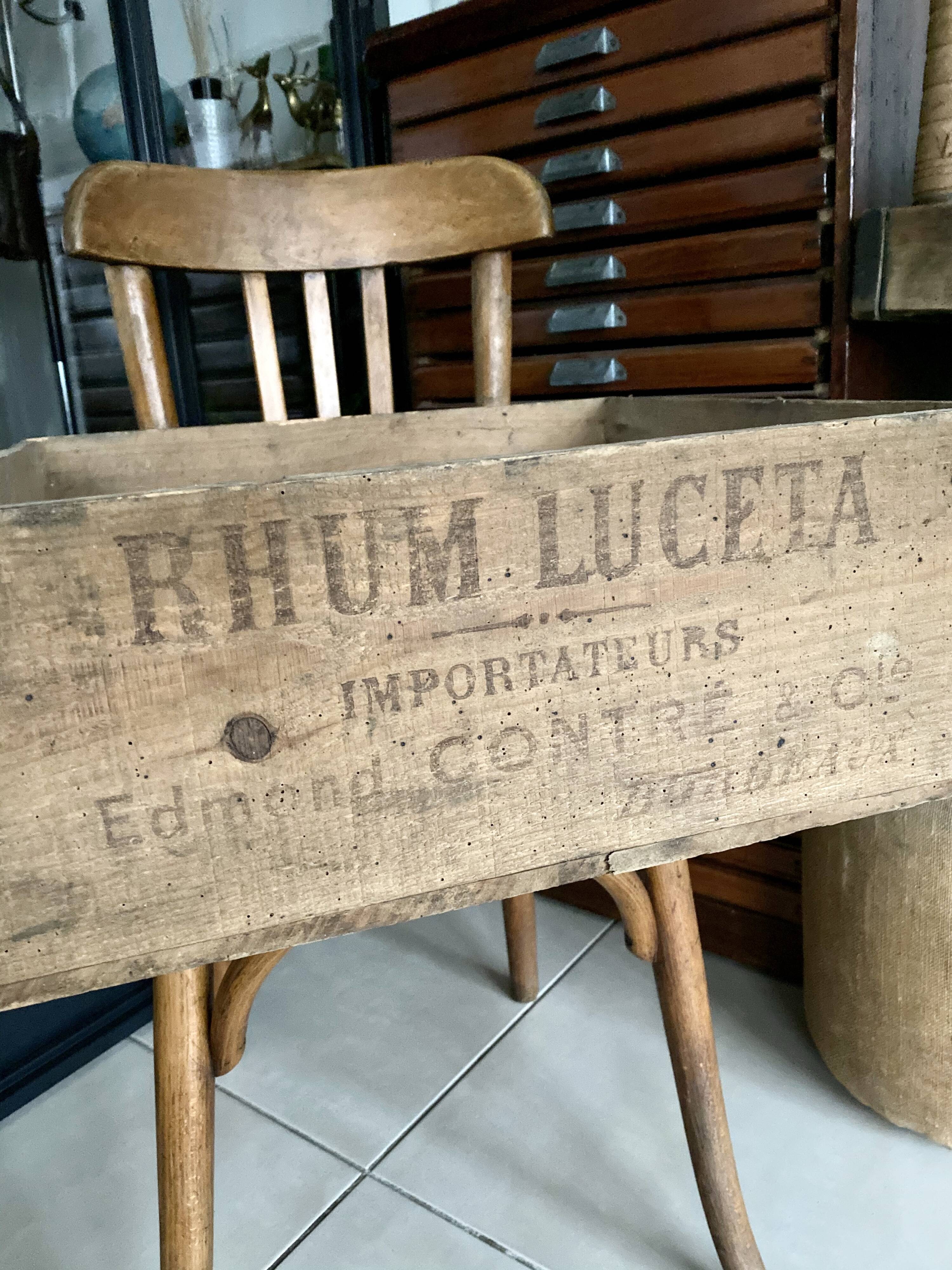 Ancienne caisse en bois « Rhum Luceta »